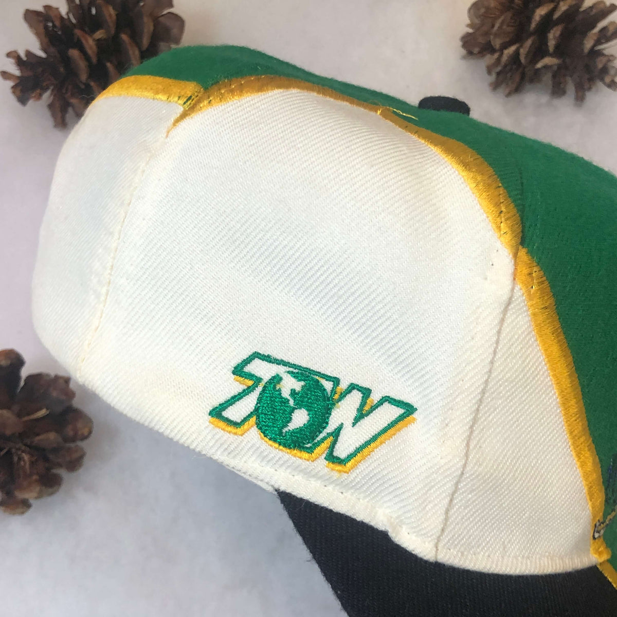 Vintage NCAA Notre Dame Fighting Irish Bolt Snapback Hat – 🎅 Bad Santa