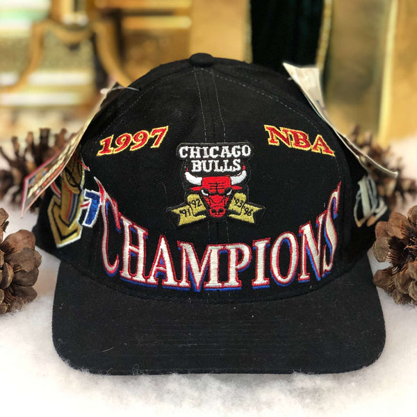 Vintage Deadstock NWT 1997 NBA Champions Chicago Bulls Logo Athletic Snapback Hat