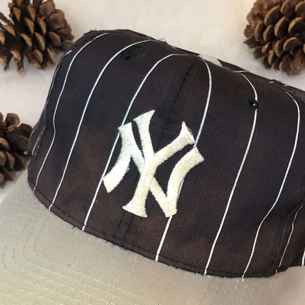 Vintage NWOT MLB San Diego Padres Pinstripe Twill Snapback Hat – 🎅 Bad  Santa