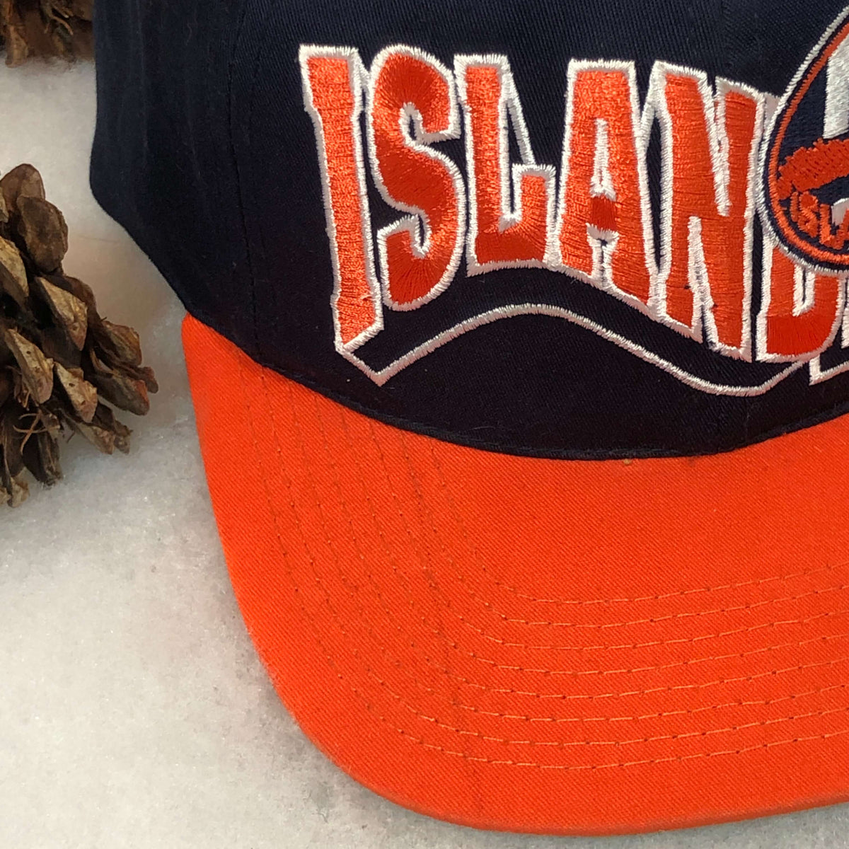 Vintage Deadstock NWOT NHL New York Islanders Twill Snapback Hat – 🎅 Bad  Santa