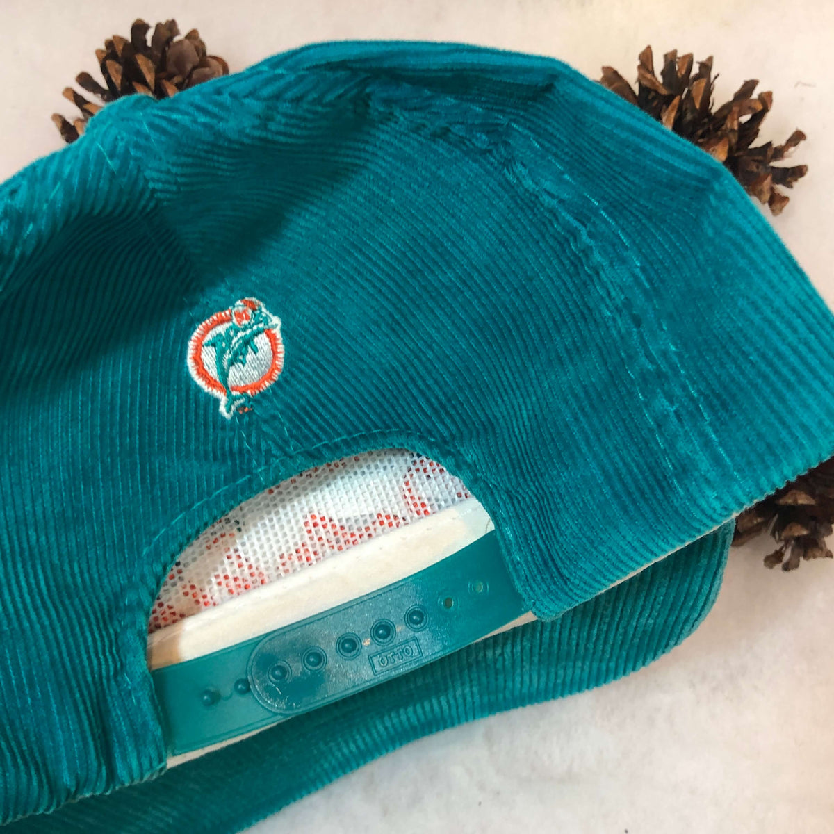 Vintage NFL Miami Dolphins Annco Corduroy Snapback Hat – 