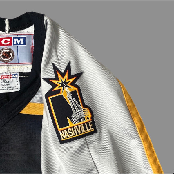 Vintage NHL Nashville Predators CCM Hockey Jersey (L)