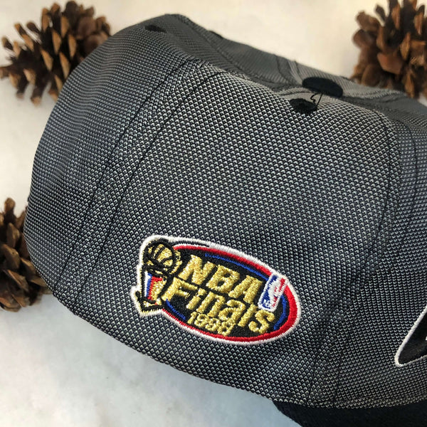 Vintage NBA Chicago Bulls 1998 Champions Pro Player Strapback Hat