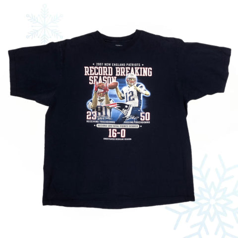 2007 NFL New England Patriots Tom Brady Randy Moss Record Breaking Season T-Shirt (XL)