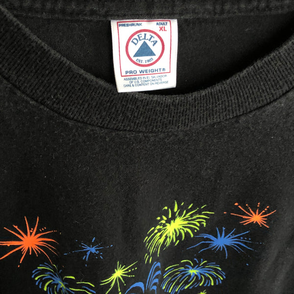Vintage 2000 Malden Massachusetts The Millennium City New Year's Fireworks T-Shirt (XL)