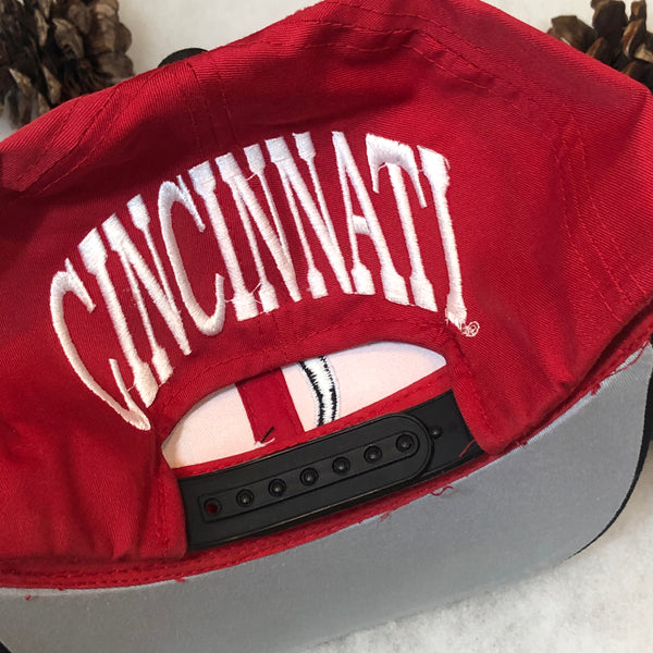 Vintage NCAA Cincinnati Bearcats Brim Spellout Twill Snapback Hat