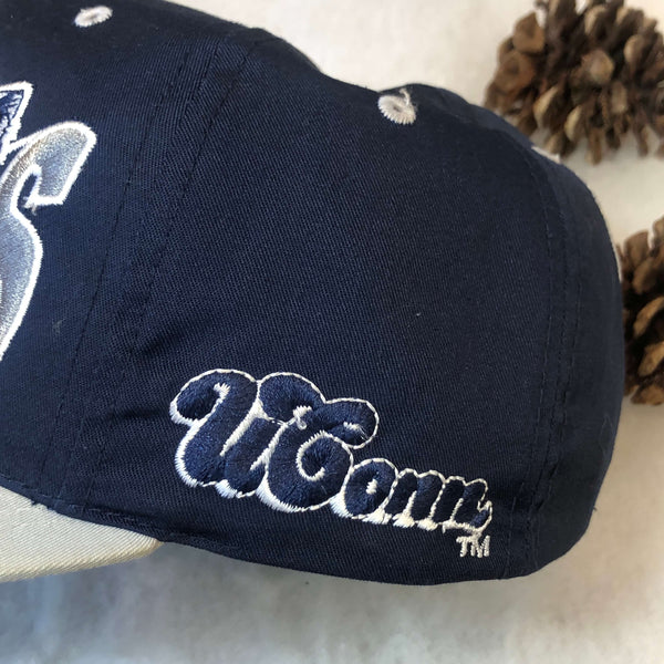 Vintage NCAA UConn Huskies The G Cap Wave Twill Snapback Hat