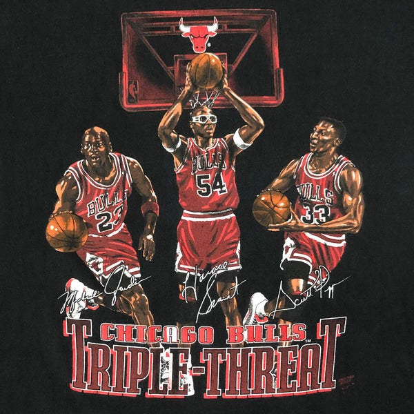Vintage NBA Chicago Bulls Triple Threat Michael Jordan Scottie Pippen Horace Grant Nutmeg Mills T-Shirt (M)