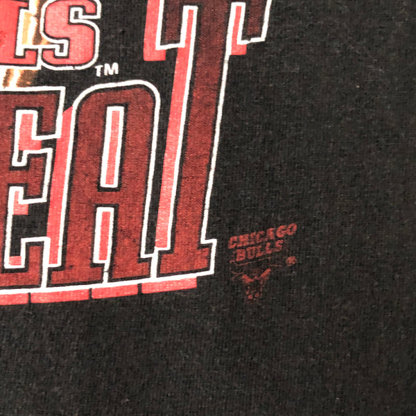 Vintage NBA Chicago Bulls Triple Threat Michael Jordan Scottie Pippen Horace Grant Nutmeg Mills T-Shirt (M)