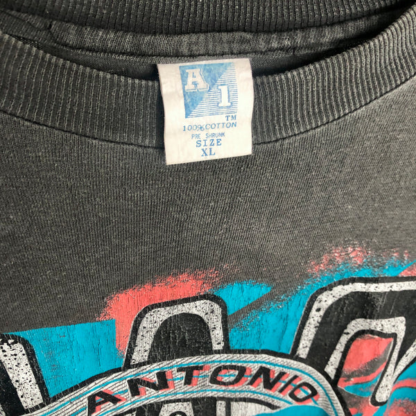 Vintage NBA San Antonio Spurs Magic Johnson T's Bootleg T-Shirt (XL)