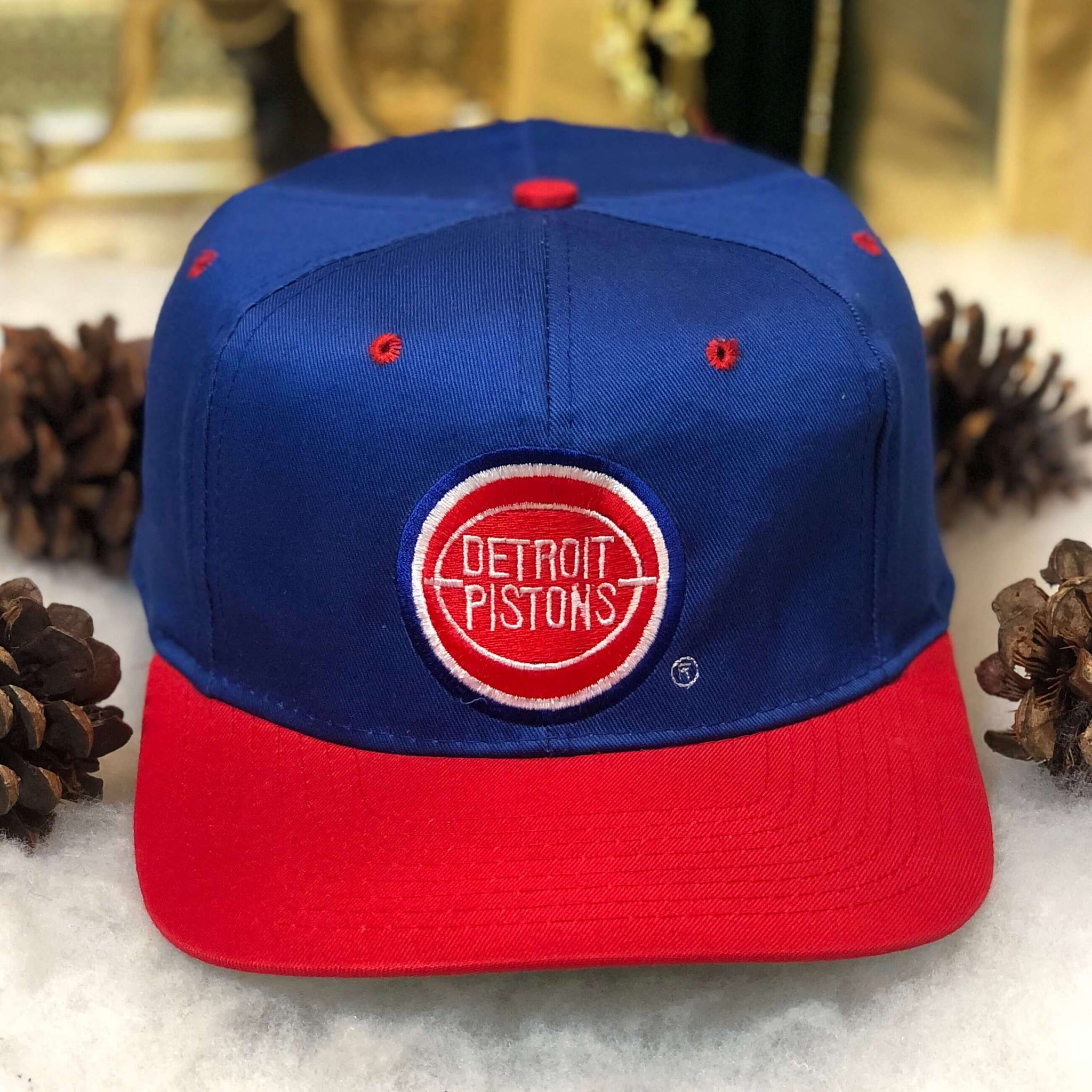 Vintage Deadstock NWOT NBA Detroit Pistons Universal Twill Snapback Hat