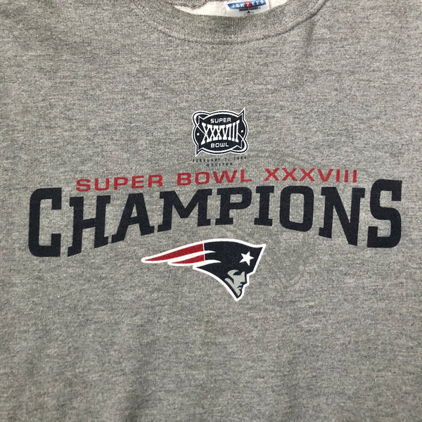 Vintage NFL New England Patriots Super Bowl XXXVIII Champions Crewneck Sweatshirt (M)