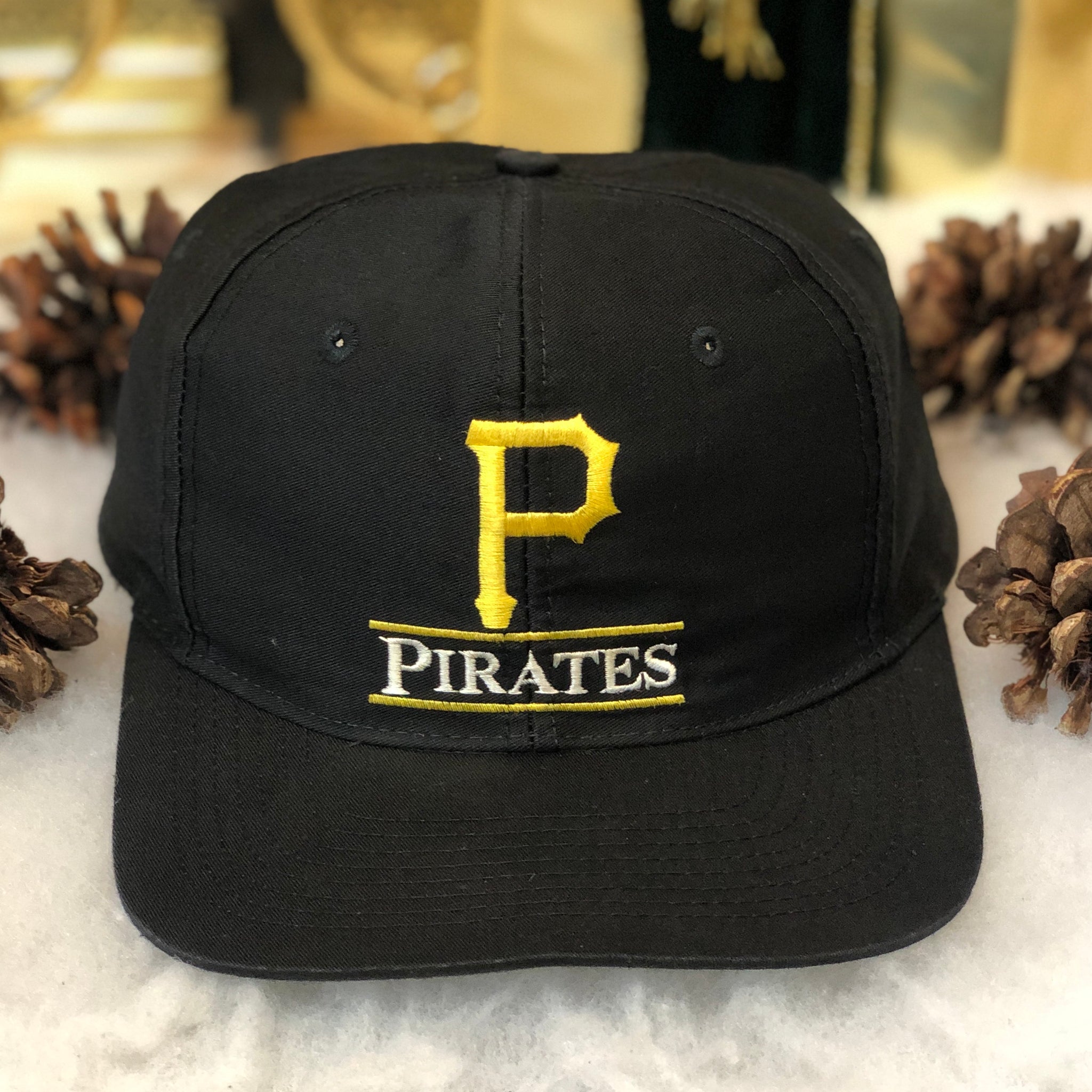 Vintage MLB Pittsburgh Pirates Front Row Twill Snapback Hat