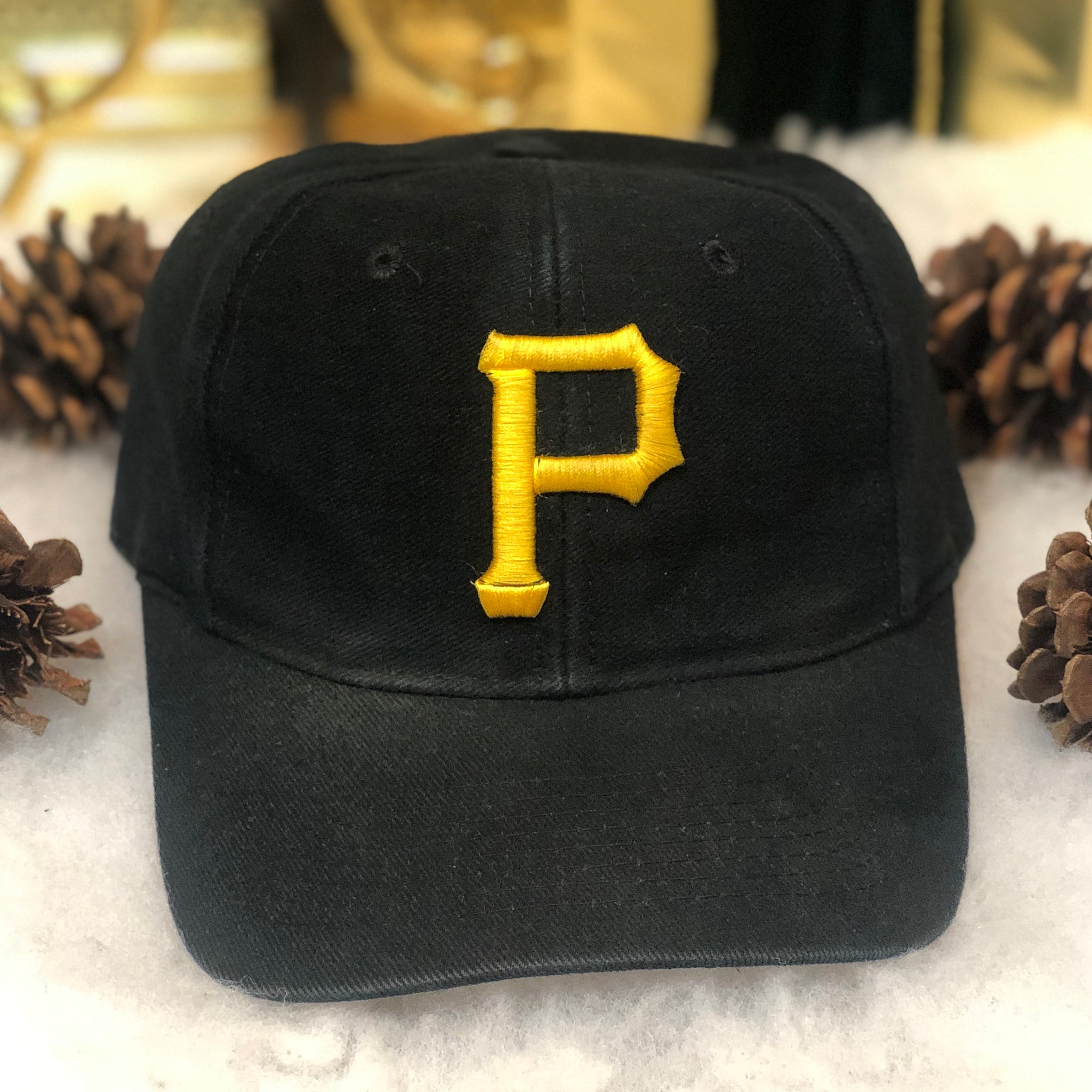 Vintage MLB Pittsburgh Pirates Logo Athletic Snapback Hat