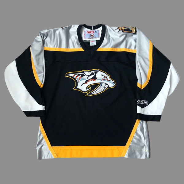 Vintage NHL Nashville Predators CCM Hockey Jersey (L)
