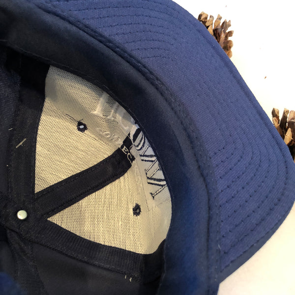 Vintage Deadstock NWT Signatures NCAA UConn Huskies Snapback Hat