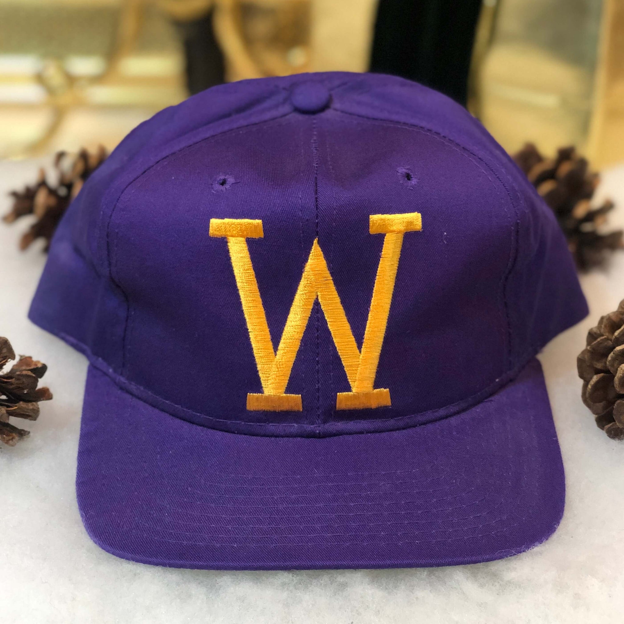 Vintage Deadstock NWOT NCAA Washington Huskies New Era Twill Snapback Hat