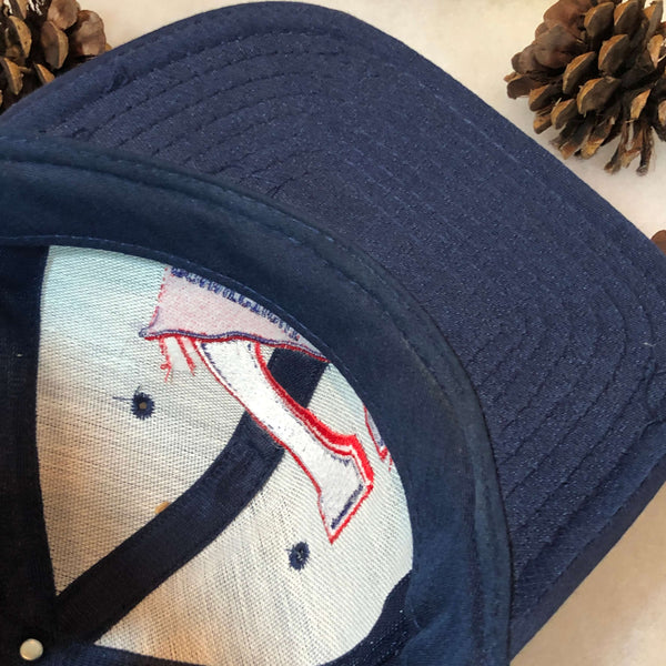 Vintage Deadstock NWOT NCAA UConn Huskies Signatures Twill Snapback Hat