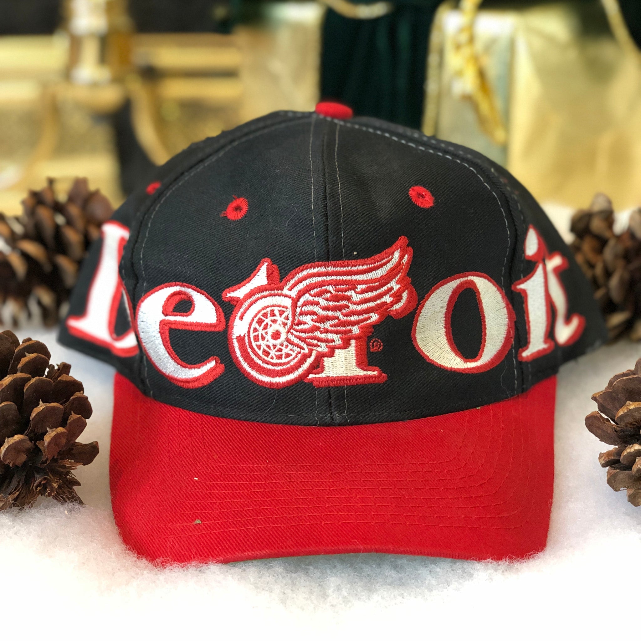 Vintage Logo 7 NHL Detroit Red Wings Spellout Snapback Hat