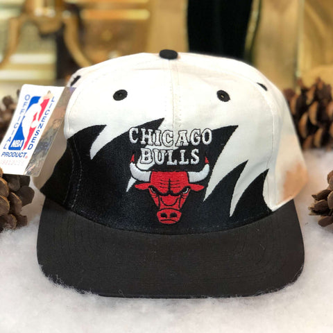 Vintage Deadstock NWT NBA Chicago Bulls Logo 7 Sharktooth Snapback Hat