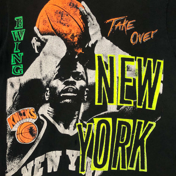 Vintage NBA New York Knicks Patrick Ewing "Take Over New York" Magic Johnson T's T-Shirt (M)