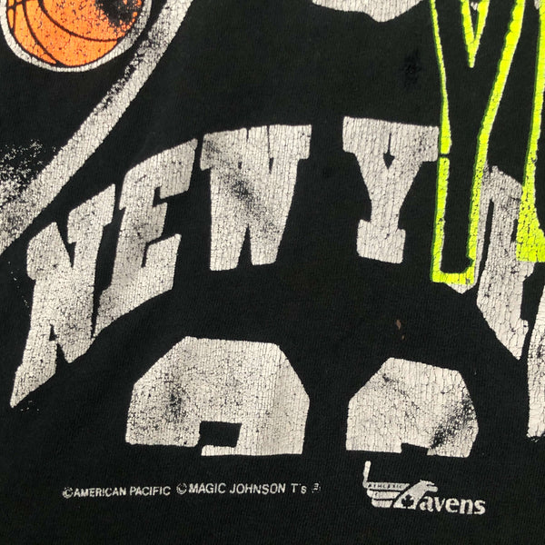 Vintage NBA New York Knicks Patrick Ewing "Take Over New York" Magic Johnson T's T-Shirt (M)