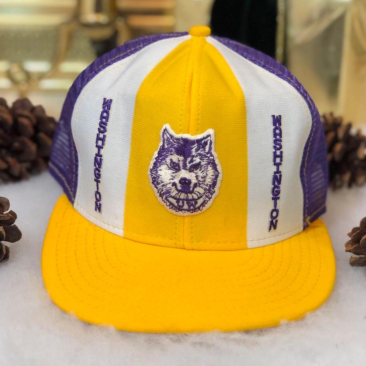 Vintage Deadstock NWOT NCAA Washington Huskies AJD Trucker Hat