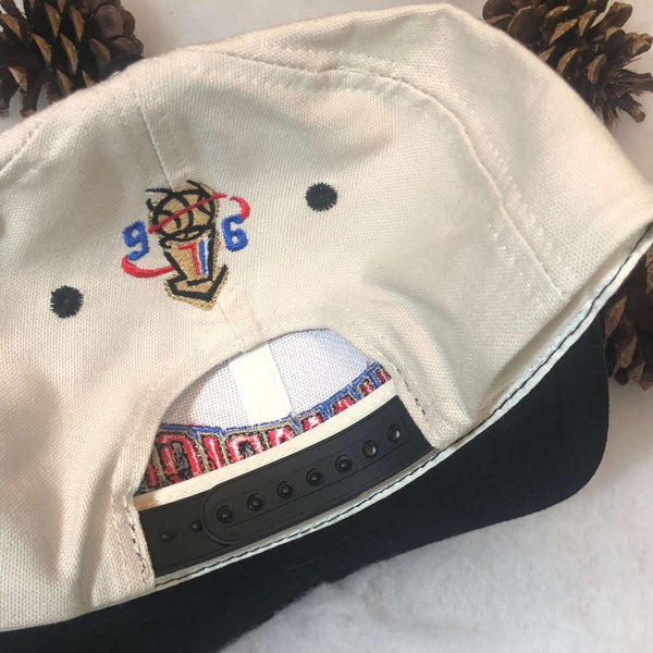 Vintage Deadstock NWOT 1996 NBA Champions Chicago Bulls Logo Athletic Snapback Hat