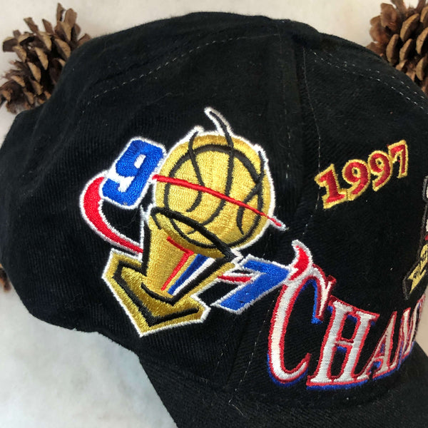 Vintage 1997 NBA Champions Chicago Bulls Logo Athletic Snapback Hat