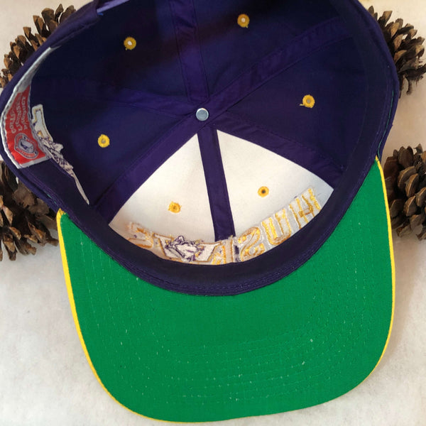 Vintage NCAA Washington Huskies The G Cap Wave Twill Snapback Hat