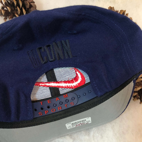 Vintage Deadstock NWOT NCAA UConn Connecticut Huskies Nike Wool Snapback Hat