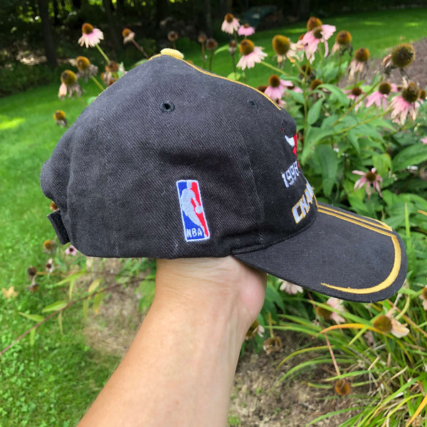 Vintage Sports Specialties NBA Chicago Bulls 1998 Champions Velcro Hat