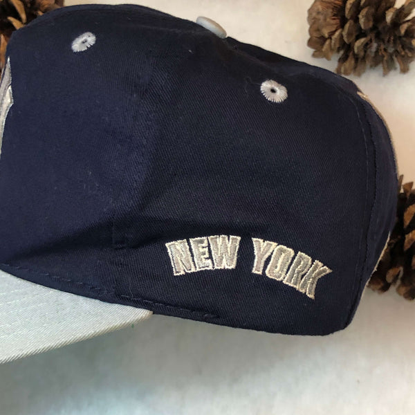 Vintage MLB New York Yankees Twins Enterprise Backtalk Twill Snapback Hat