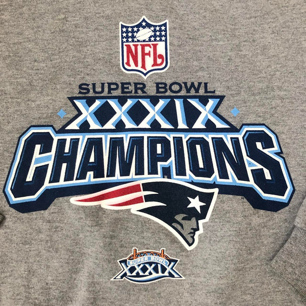 NFL New England Patriots Super Bowl XXXIX Champions Crewneck Sweatshirt (L)